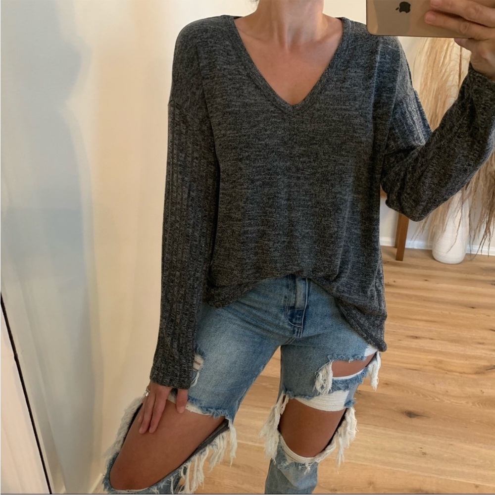 🔁 REPOSH • mrsalliexo Women's Gray V-Neck Sweater